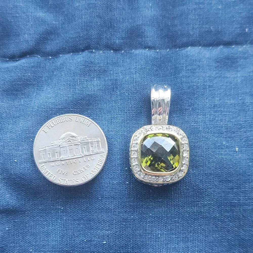 PENDANT WITH GREEN FACETED GLASS CENTER STONE SURROUNDED BY RHINESTONES